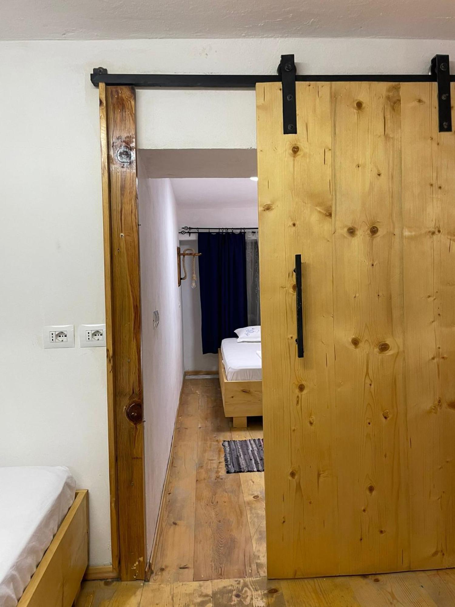 My Wooden Apartments Tiranë Luaran gambar
